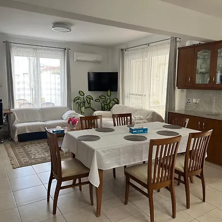 Villa Andy-350 M From The Larnaca