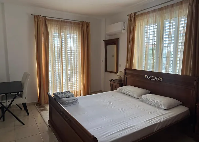 Andy-350 M From The Βίλα *