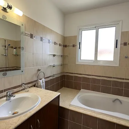 Andy-350 M From The * Lárnaka