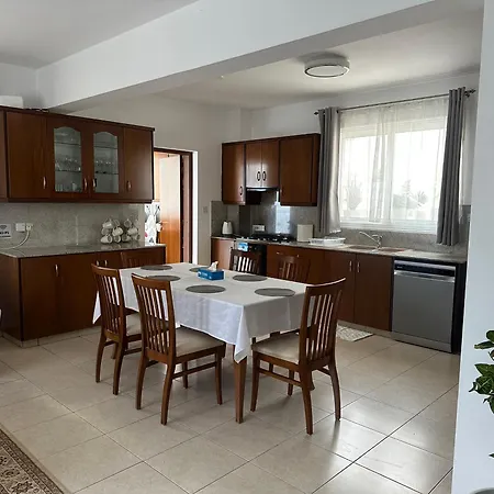 Andy-350 M From The Lárnaka