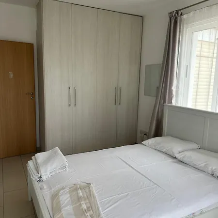 Andy-350 M From The Villa