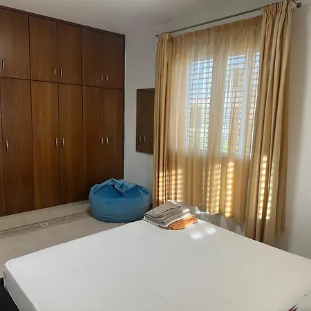 Villa Andy-350 M From The Lárnaka