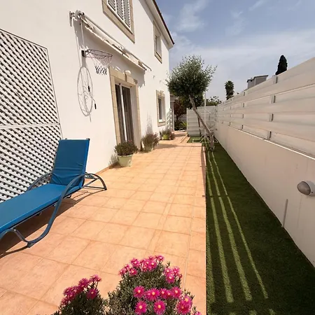 Andy-350 M From The Vila Larnaca