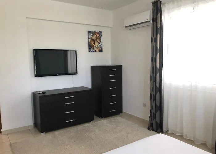 Villa Andy-350 M From The Larnaca