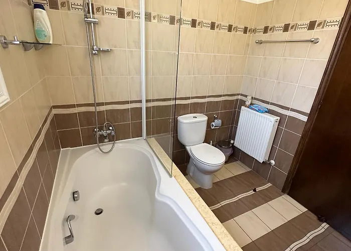 Andy-350 M From The Вілла Ларнака