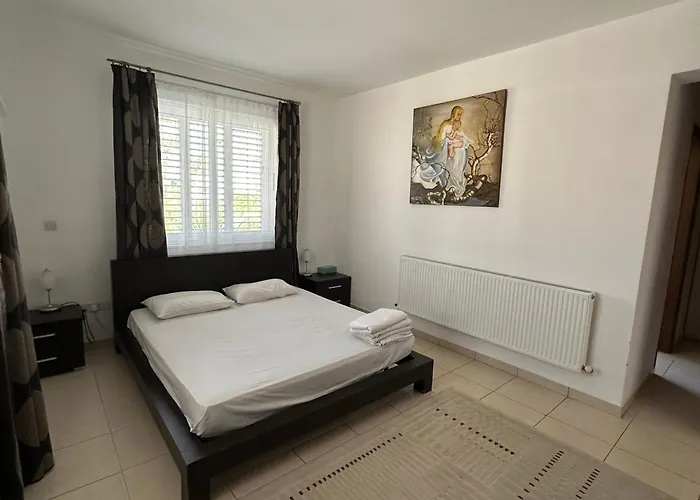 Villa Andy-350 M From The Larnaca