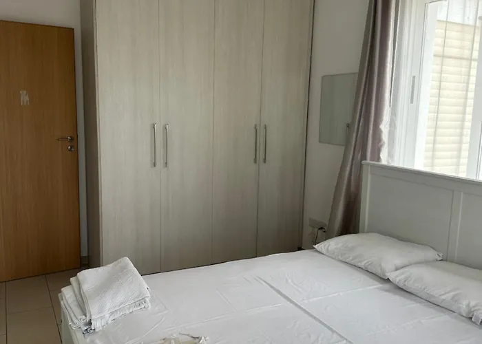 Andy-350 M From The Вілла