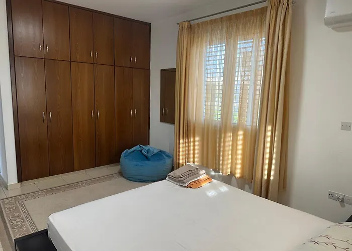 Villa Andy-350 M From The Larnaca