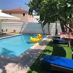 Vilă Andy-350 M From The Larnaca